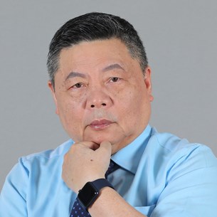 Yi-Long Wu